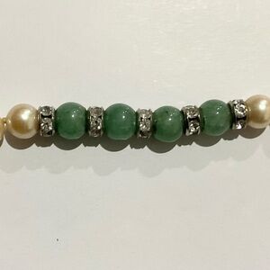 Chic Green and Pearl Necklace